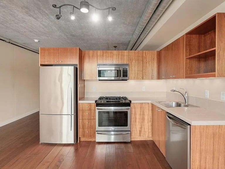 1926 W Burnside St NE #1510 — Photo 9