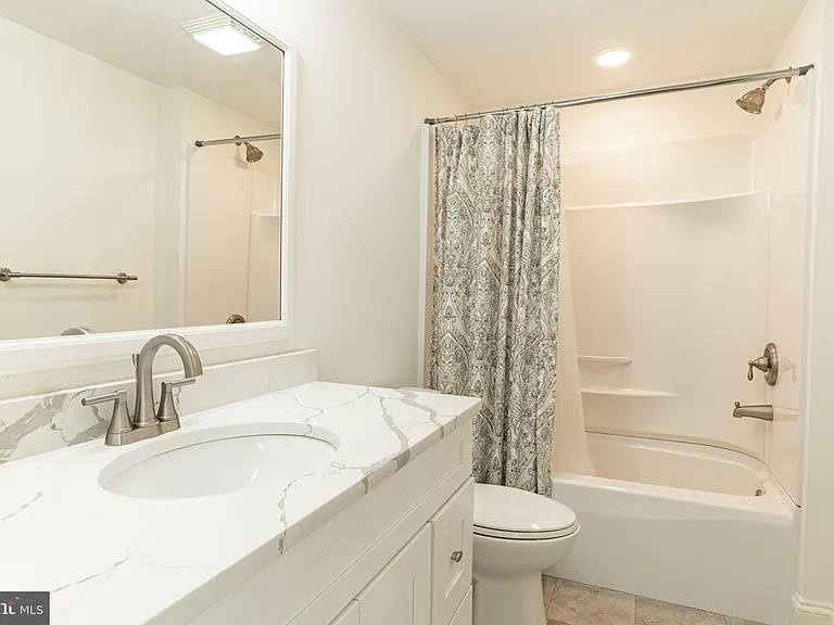 101 Brooks Ln — Photo 22
