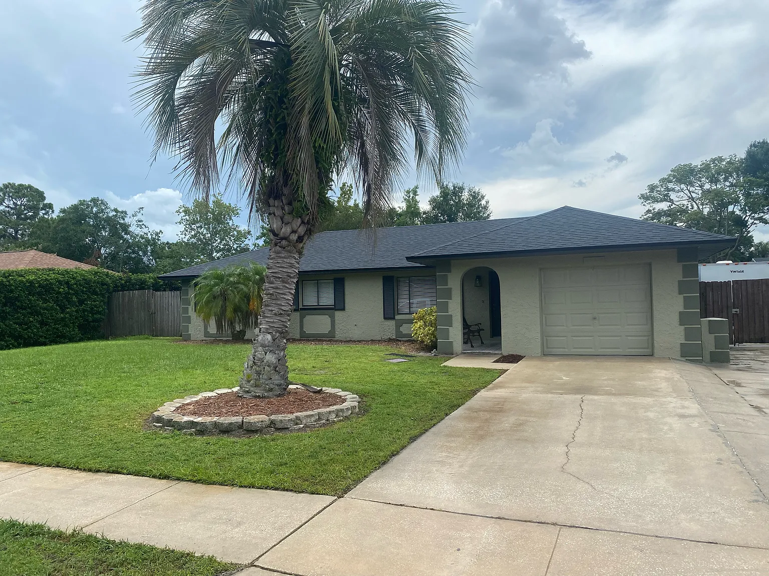 4 bed, 1260 sqft, $2,400 — Photo 2