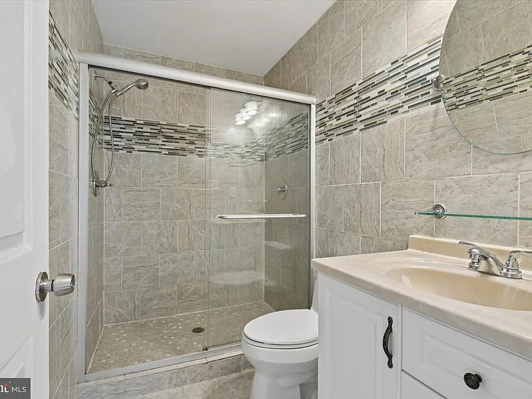 17 Ruddington Ct — Photo 42