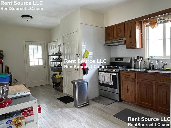 4th image of 103-105 Frederick Ave #2
