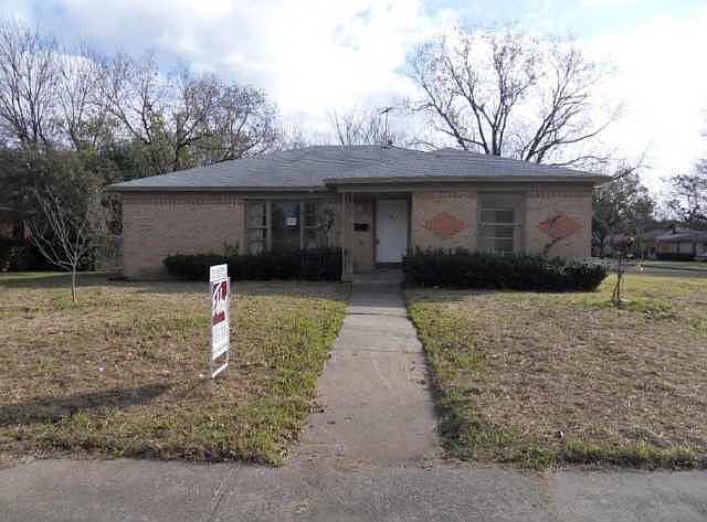 1st image of 1930 Gaylord Dr