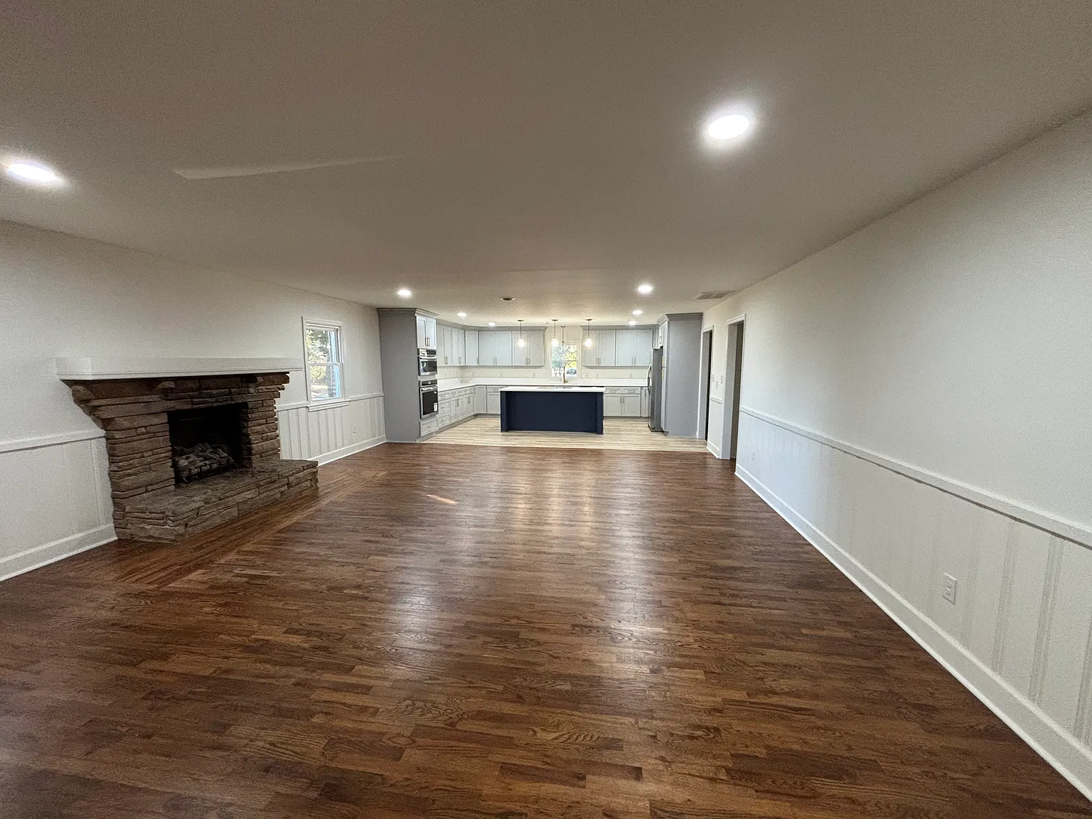 4 bed, 2.5 bath, 2705 sqft, $2,850 — Photo 4