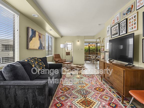 3rd image of 561 Lee St #2