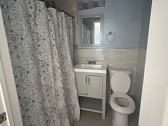 4th image of 32-02 53rd Pl Floor 2