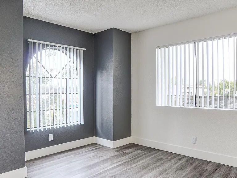 Seapointe Village Apartments — Photo 10