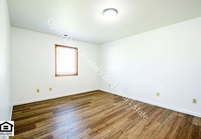 1525 Flagstone Dr — Photo 11