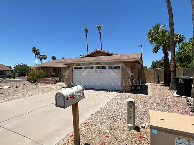 10700 E Hope Dr — Photo 2