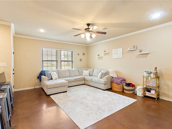 5th image of 105 Deacon Dr W