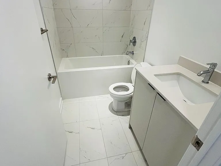 6 Chartwell Rd #305 — Photo 7