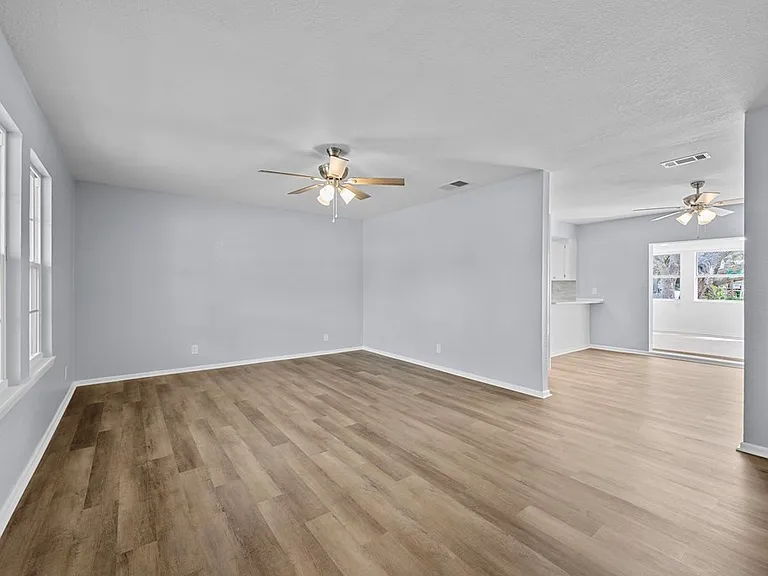 200 Winding Way — Photo 4
