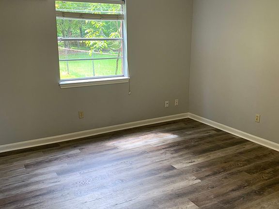 5th image of 3103 Yost Blvd #1