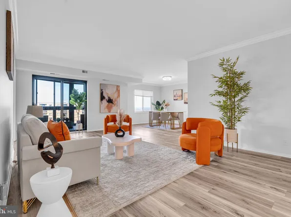 8350 Greensboro Dr APT 810, Mc Lean, VA 22102