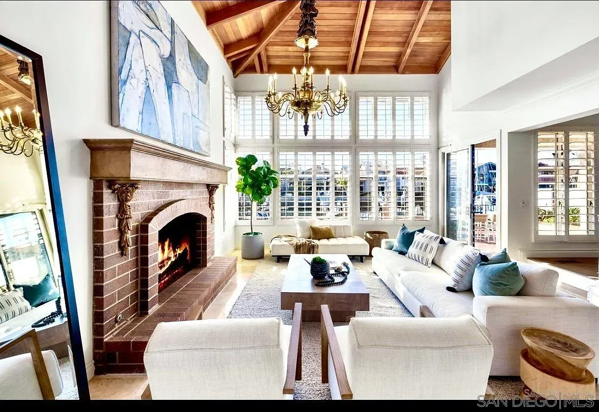 4 bed, 3.5 bath, 2947 sqft, $10,000 — Photo 3