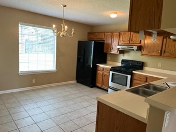 3rd image of 7570 Spinola Ln