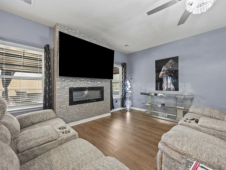 324 Denton Way — Photo 3