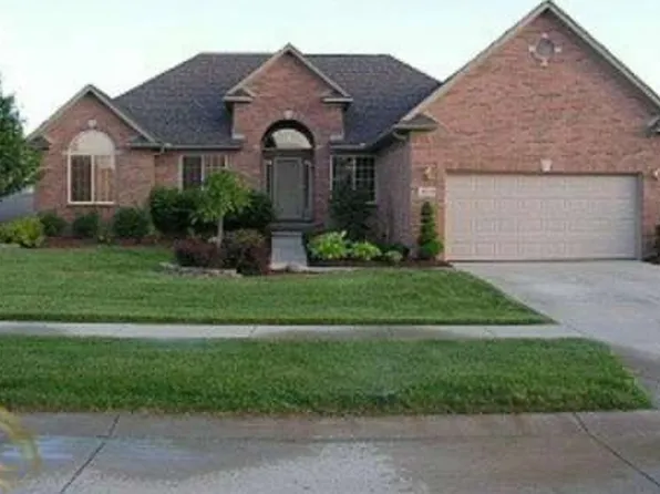 18203 Sunflower Dr, Brownstown, MI 48173