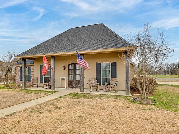 2nd image of 400 Fleur De Lis Dr