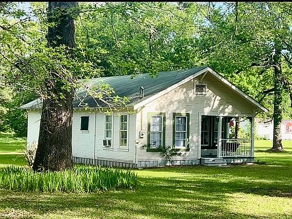 3rd image of 807 Campus Dr