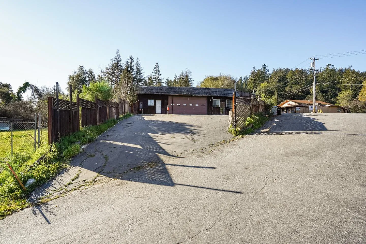 21446 Madrone Dr photo 1
