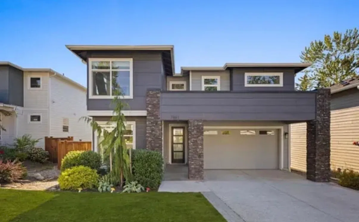 5 bed, 2858 sqft, $4,200 — Photo 1