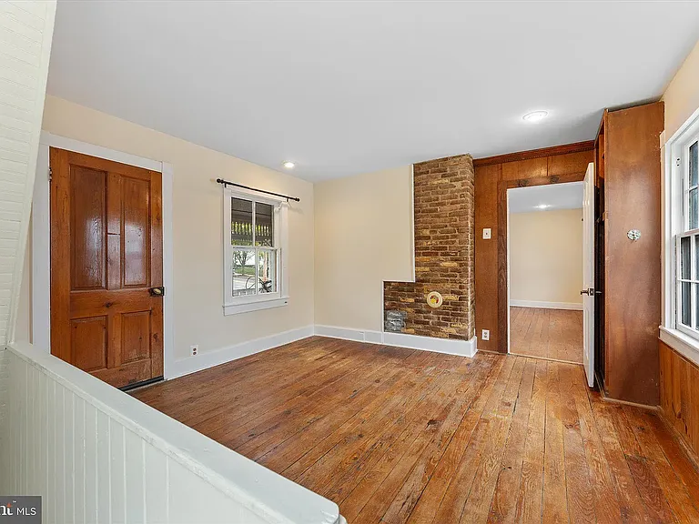 100 E Cecil St — Photo 8