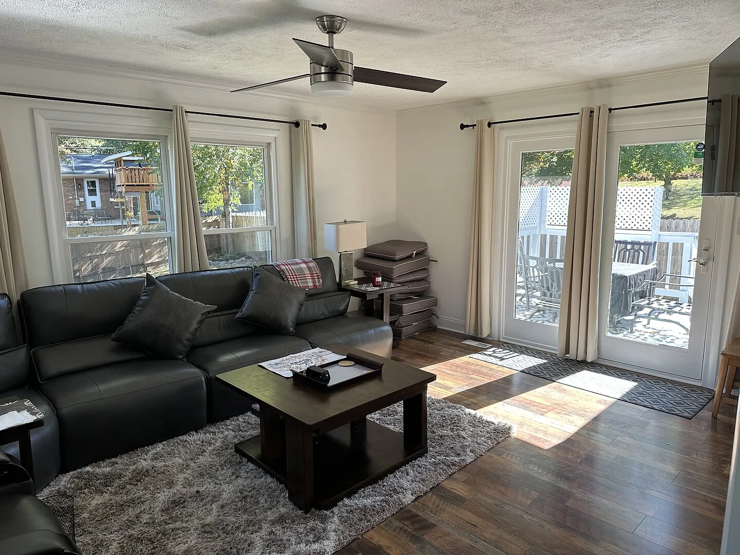 Newly Renovated, Upscale 3 Bed + Den Brick Home In Central Location — Photo 2