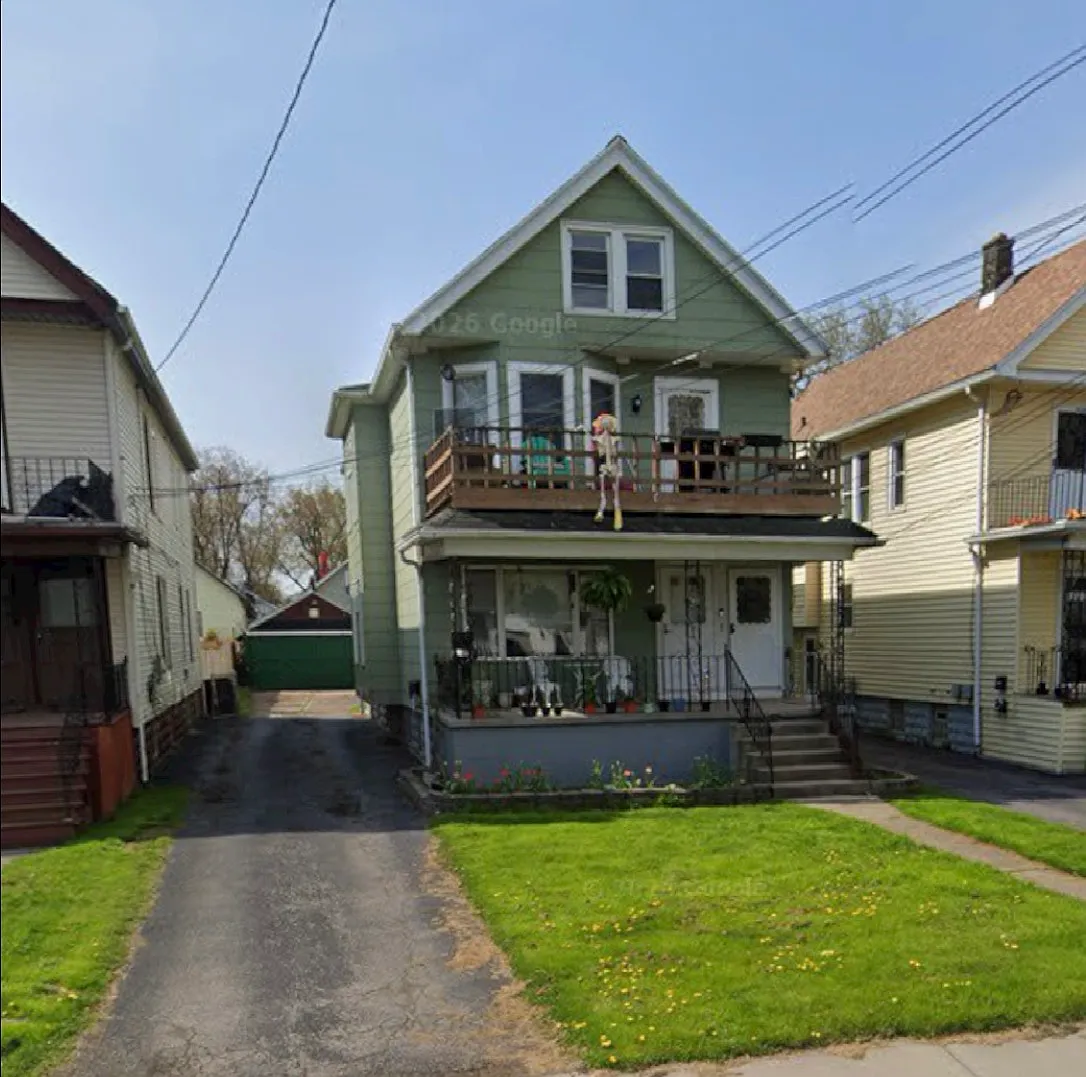 3 bed, $1,350 — Photo 1