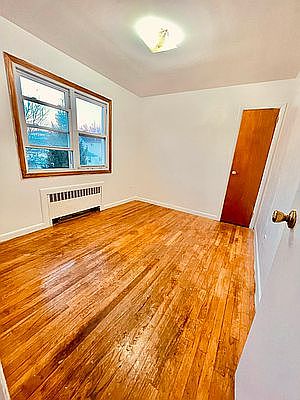3rd image of 208 Mallory Ave #2