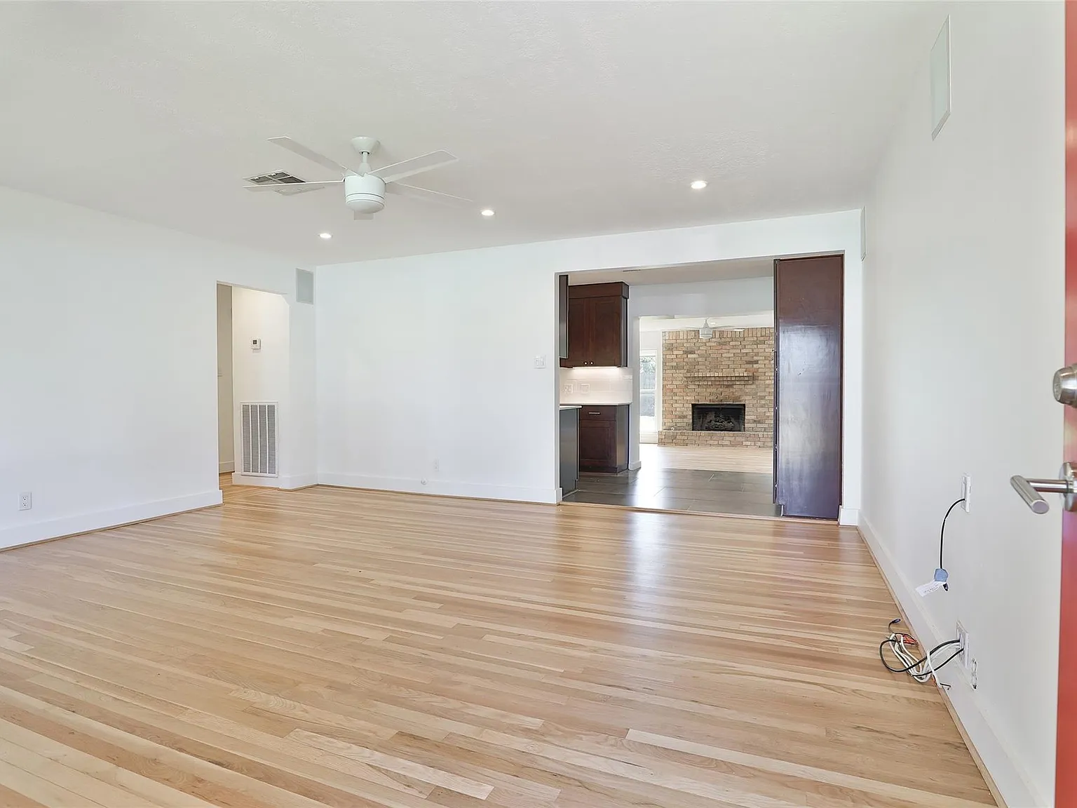 3 bed, 1.0 bath, 1442 sqft, $3,000 — Photo 3