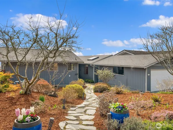 25838 75th Avenue SW, Vashon, WA 98070