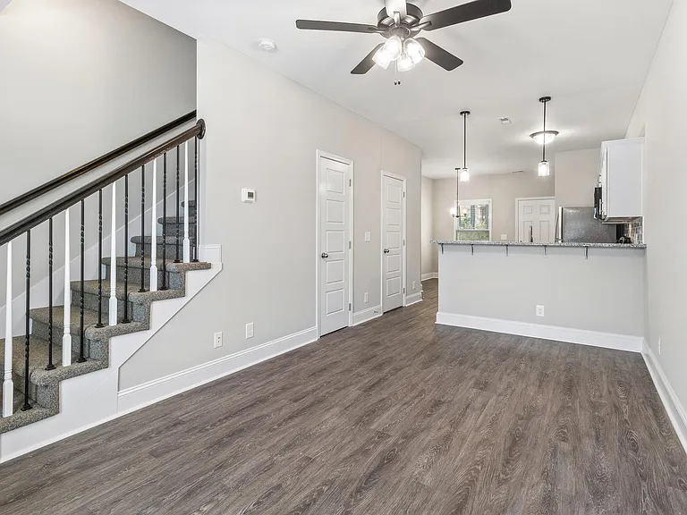 215 Notgrass Rd #2-L — Photo 3