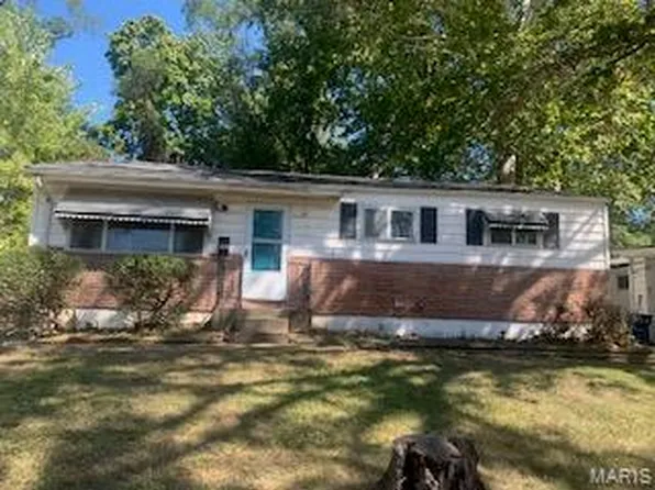 953 Clearfield Dr, Saint Louis, MO 63135