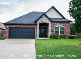 3805 SW Town Vu Rd, Bentonville, AR 72712