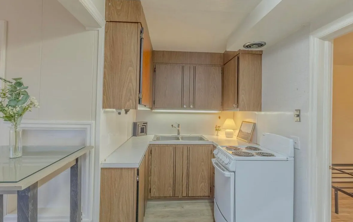 540 SE McKenzie St — Photo 1