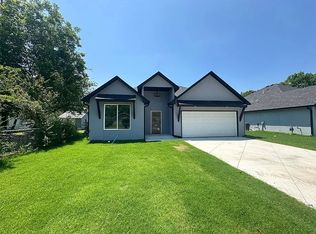 712 N 10th St, Sapulpa, OK 74066