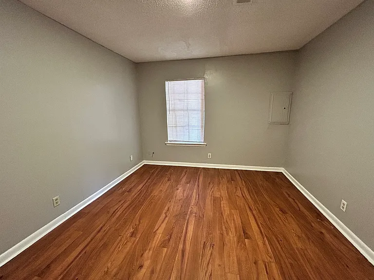 901 E 29th Ave — Photo 28