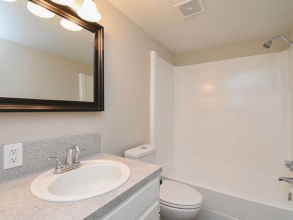 5th image of 3804 Palmetto Ave #A