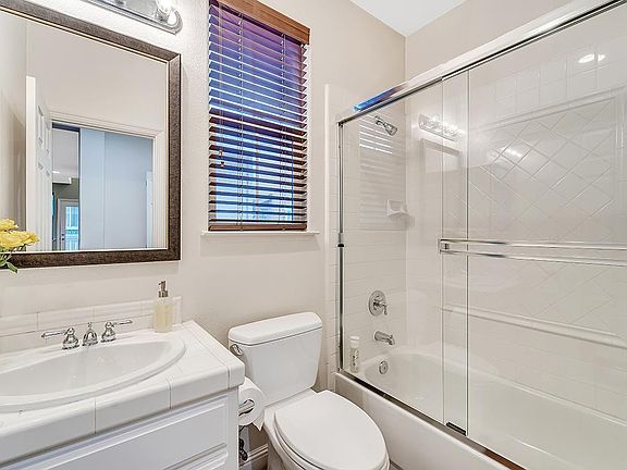 3rd image of 215 Ainsley Park Dr