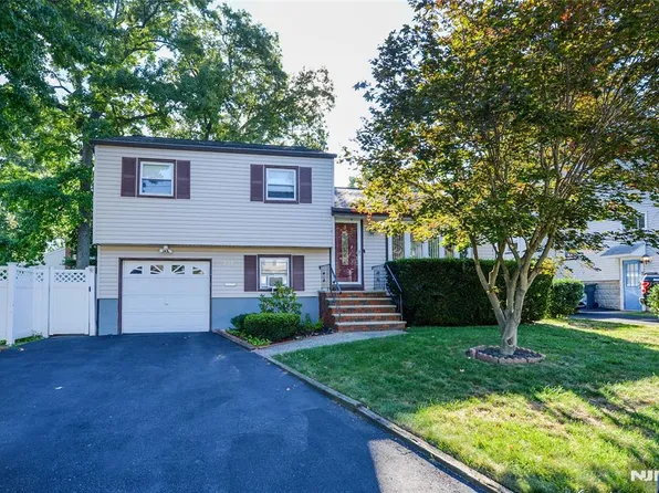 151 1st St, Bergenfield, NJ 07621