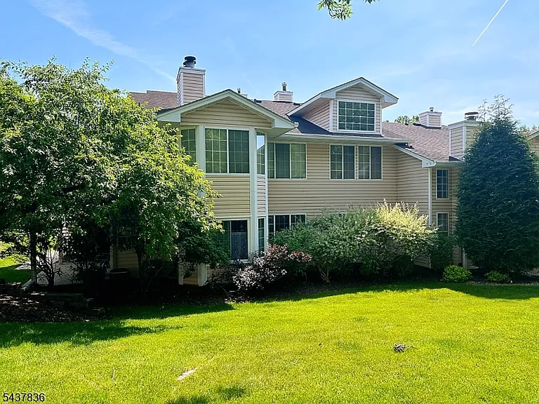15 Crossfield Ct — Photo 1