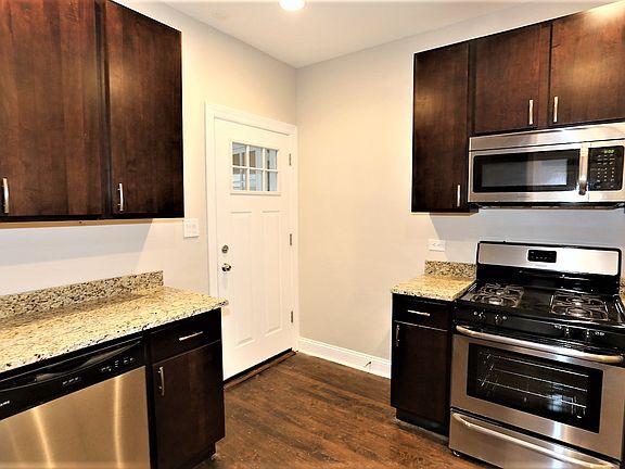 3rd image of 2647 N Sacramento Ave #4
