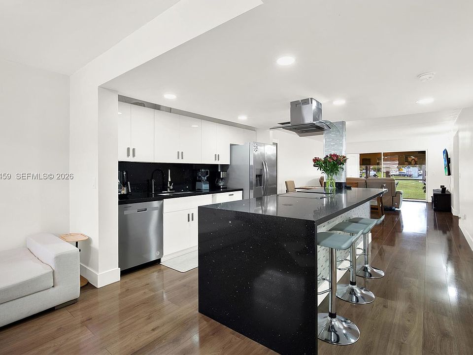 1st image of 1100 SW 130th Ave APT 112H