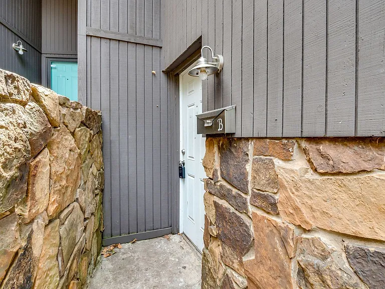 4106 Mason Dr — Photo 2
