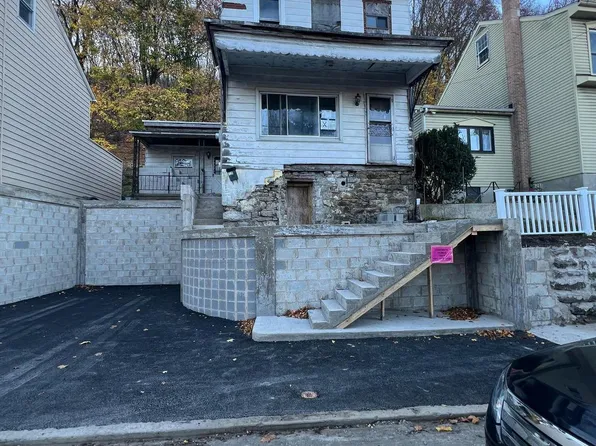 328 W Savory St, Pottsville, PA 17901