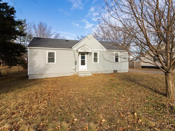 205 Heritage Blvd NW, Isanti, MN 55040