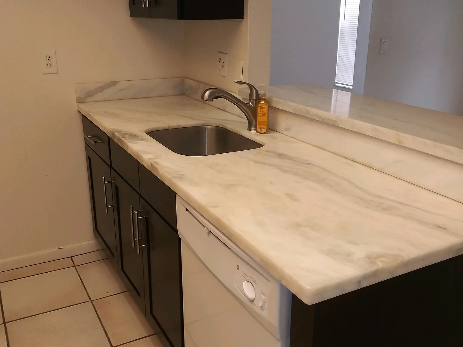 3 bed, 1700 sqft, $2,900 — Photo 2