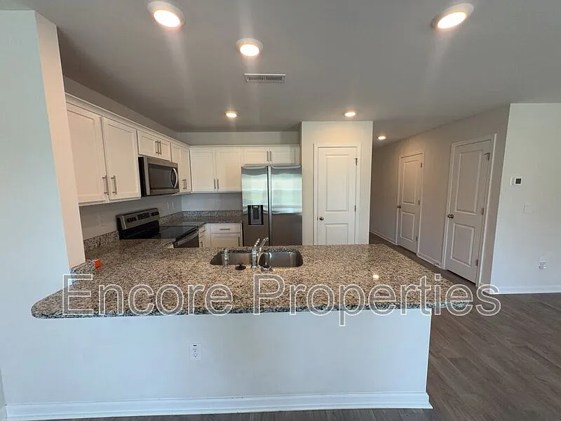 3 bed, 2.5 bath, 1418 sqft, $1,750 — Photo 3