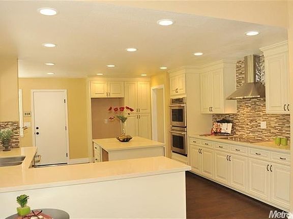 3rd image of 12556 Lakeshore N