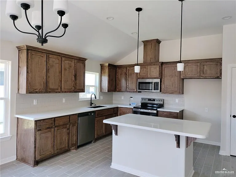 921 W Yellow Bells St — Photo 2
